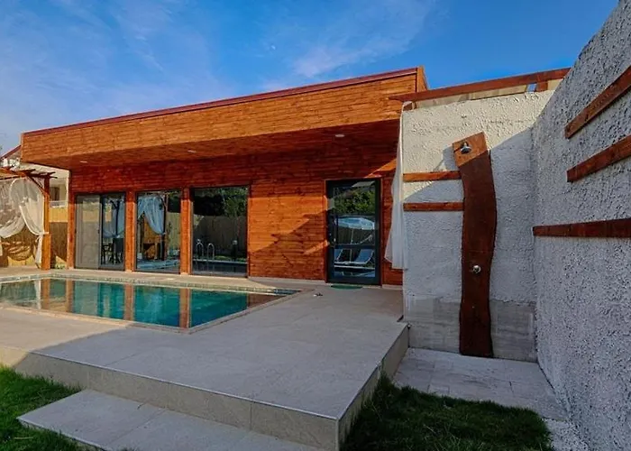 Vila Detached With Private Pool In Goecek Inlice