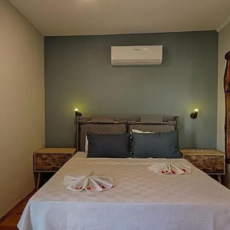 Detached With Private Pool In Goecek Inlice