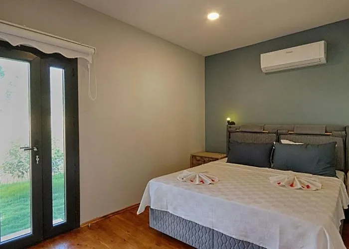 Detached With Private Pool In Goecek Inlice *